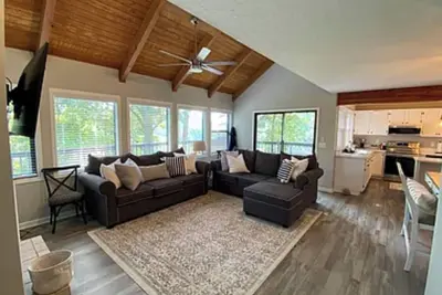 Image de Golfer meets Lake Lover. 4 bd, 4 ba Cottage in Deerfield Resort Hole 5 awaits!