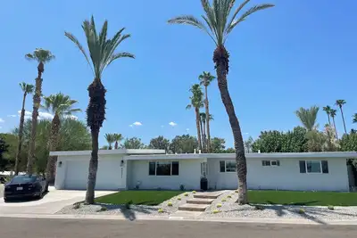 Image de Bnp Paribas Alcarez Home, Coachella. . . 1 block walk! It doesn't get any closer