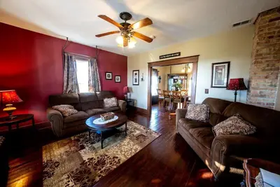 Image de Historic 6-bedroom Country farmhouse Ac, WiFi in rural Francesville