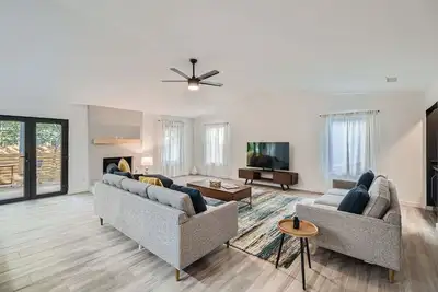 Image de Comfy Modern Boho Retreat in Austin close to Domain & Tech offices