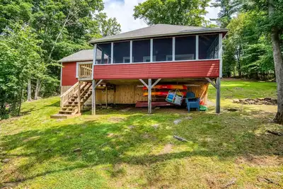 Image de The Little Red Camp - private waterfront on Rangeley Lake, wood stove and fire pit