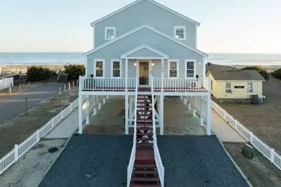 Image de 🌊 Luxe Oceanfront Escape 4br + Private Pool & Stunning Views