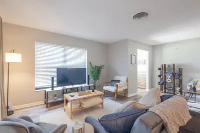 Image de Coastal Escape - River by the Beach - Sleeps 11!