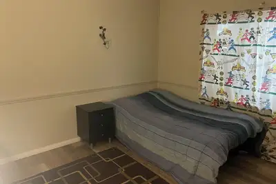 Image de Private room with shared bath/kitchen! Affordable and convenient!