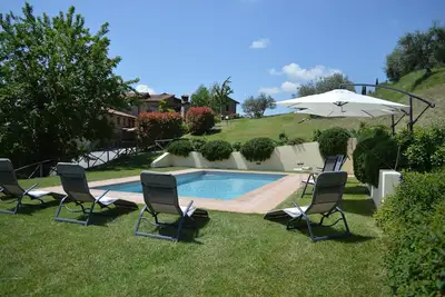 Image de Villa 'Agriturismo Podere Terrena' avec vue sur les montagnes, piscine privée et Wi-Fi