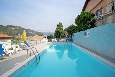 Image de Villa 'Redfield - Villetta Nell'eden' avec vue sur la montagne, piscine partagée et terrasse privée