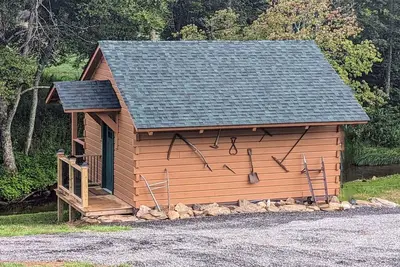 Image de \"Moonshine Mansion\" Cozy tiny cabin in peaceful Fancy Gap.