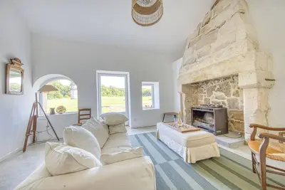Image de Maison de campagne 'Gîte De Charme - Daignac' avec terrasse et jardin privés