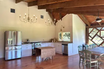 Image de Restored Farmhouse with stocked pond for fishing