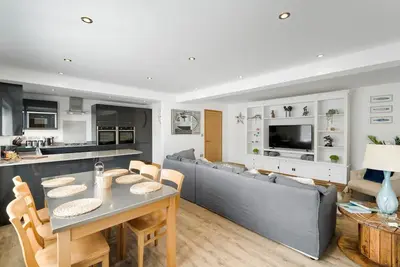 Image de Apartment w\/ Parking & Courtyard, nr Porth Beach