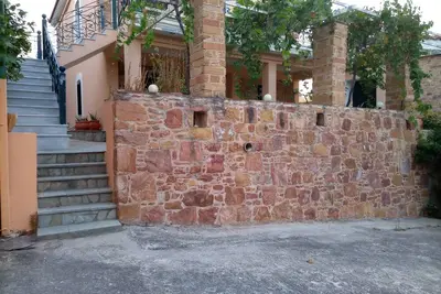 Image de Green Oasis in Chios: Your Home Awaits\n