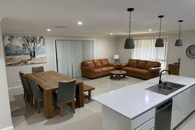 Image de \nEureka at The Meadows. \nPerfect for a family, executive or work stay.