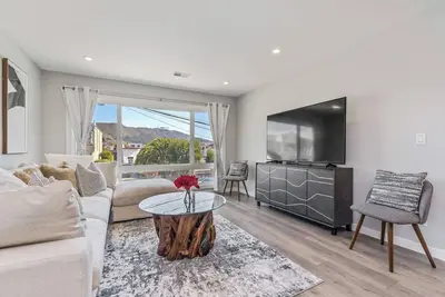 Image de This house is a 4 bedroom(s), 3 bathrooms, located in Daly City, Ca.
