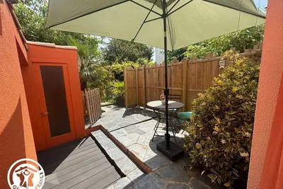 Image de Gîte rénové proche plage, centre-ville et pistes cyclables avec terrasse privative