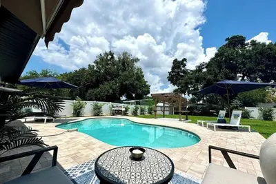 Image de Modern Boho- 4/3-King Beds/Pool! Pet friendly!