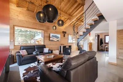Image de Chalet, vue panoramique, terrasse, cheminée ou poêle à bois, casier à ski, 168m², La Clusaz