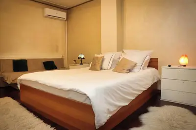 Image de Spacious 6-bedroom villa in gorgeous Târgu Jiu with WiFi, Ac