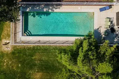 Image de Spacious 4-Bedroom Estate with Private Pool by charming New Buffalo, Mi