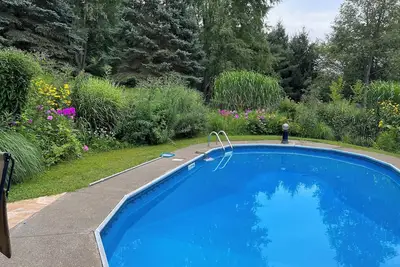 Image de Peaceful & quiet 4-bedroom w pool, lovely garden, deck, outdoor shower, WiFi, Ac