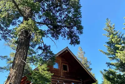 Image de Beautiful, modern log cabins for rent 15 minutes from Tatlayoko Lake