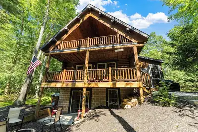 Image de Lured Away\n3-bedroom cabin in delightful Oakland with Ac, WiFi