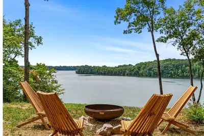 Image de Breathtaking Lake Views w/Mesmerizing Sunsets