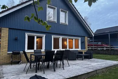Image de Two-story house with large garden located near a lake and several beautiful nature reserves