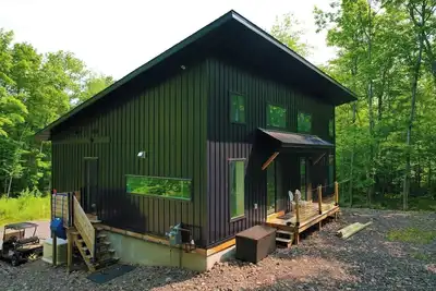 Image de Your True Up North Summer Retreat on 30 Wooded Acres