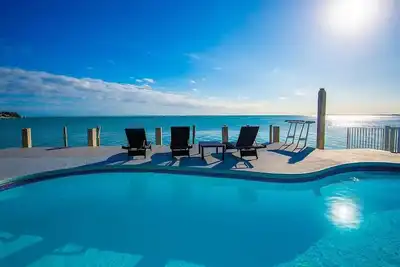 Image de Oceanfront Home - Marathon - 4br, 3. 5 Baths, Pool, Dock, Parking, Amazing Views