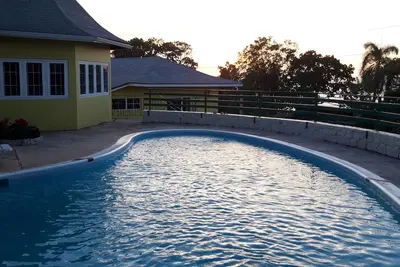Image de 2 Bdr Apt at Ramparts Near Sangster Airport