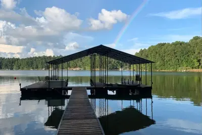 Image de New to Vrbo - Oasis on Lake Hartwell: Private Pool, Dock, Pet Friendly, Fire Pit