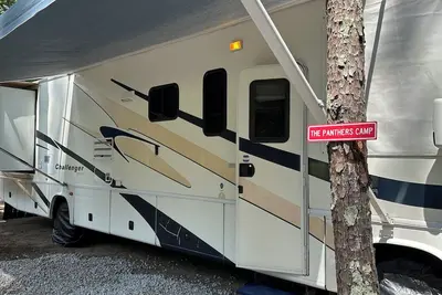 Image de Cozy 1-bedroom campground with Ac and WiFi in charming Petal!