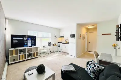 Image de The Season’s Luxe One Bedroom Apartment, Center of Stamford, Train2NYC