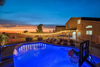Image de Mirage Peak Manor Luxury Villa w\/ Pool Spa & Games Hosted by Relaxtay