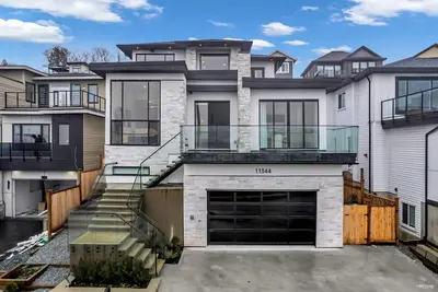Image de Luxury River View  Home