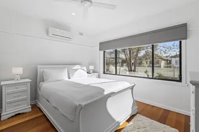 Image de Spacious 3-Bed With Outdoor Dining Near Airport