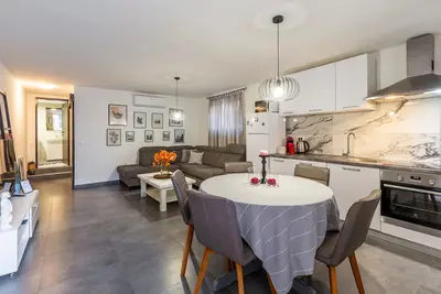 Image de Superbe appartement Ă Novigrad avec.
