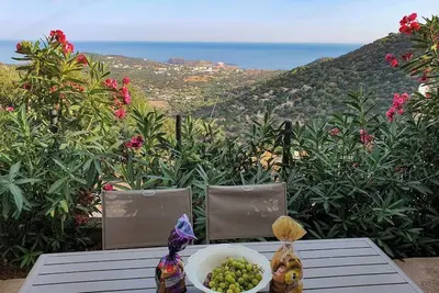 Image de Charmant T2 rez de villa vue sur la mer, Ă 5 minutes de ses plages
