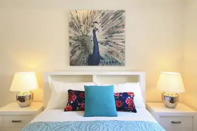 Image de Clean, Stylish Apt-5mins Airport, 10 mins local shop, 15 mins to Cbd, Free parking