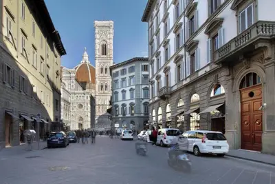 Chic & Modern 3-Bedroom Apartment in Florence's Historic Center\n