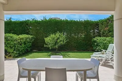 Image de Superbe appartement Cannes bord de plage avec piscine