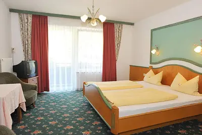 Image de Triple room with shower, Wc - Hotel BergglĂĽck