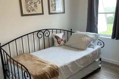 Image de Enchanting 2-bedroom apartment with Ac in Marble Hill