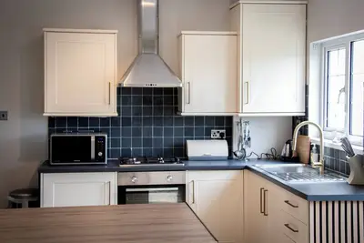 Image de Cosy cottage, with on site amenities, minutes from Royal Troon Golf Club & beach