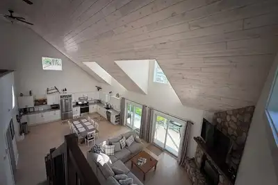 Image de Spacious Open Concept Cabin on Big Pine Lake w/ Sandy Beach & Incredible Sunsets