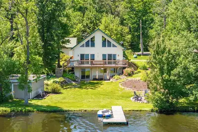 Image de Escape to Blake Lake! Your Perfect Getaway Awaits!