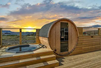 Image de Hot-Tub/Sauna - Lake View - 2024 Built Cabin