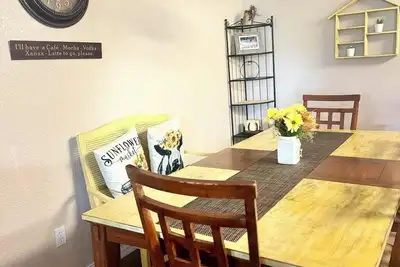 Image de Quaint 2 bed farmhouse with Ac in Mountain Home Sleeps 8-10