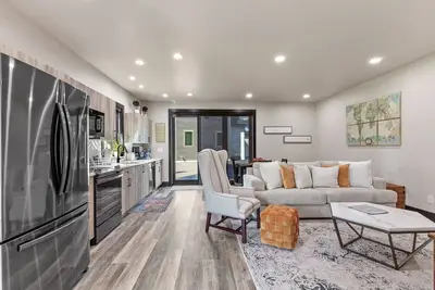 Image de Unique Guest Shouse with Optional Golf Simulator in Hayden