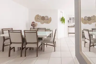 Image de Comfortable 2br Apt 5 Min to the Beach